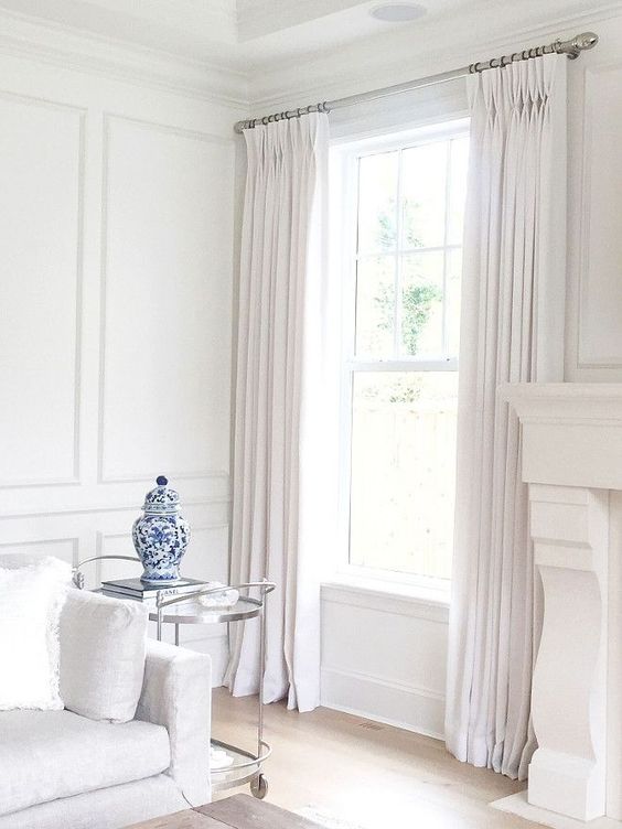 ผ้าม่านสีอ่อน ช่วยให้บ้านดูปลอดโปร่ง สบายตา