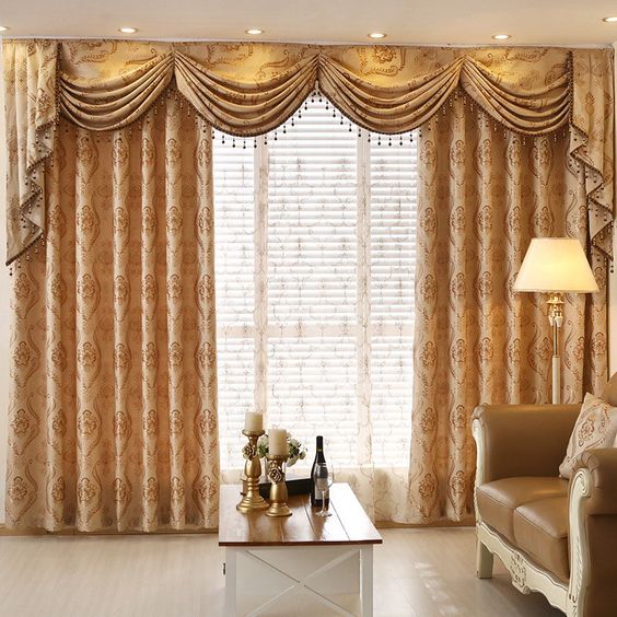 สีผ้าม่านที่มีโทนสีทองจะทำให้บ้านดูสวยหรู “Elegant” ดูมีสไตล์ ส่วนผ้าม่านส้มเป็นสีอุ่น ทำให้บ้านดูมีชีวิตชีวา มีพลัง ช่วยกระตุ้นผู้ที่อยู่อาศัยให้มีแรงเดินหน้าและประสบความสำเร็จในชีวิต ตามหลักการโหราศาสตร์ สีส้มและสีทองเป็นสีศิริมงคลที่จะช่วยนำโชคลาภและเรียกทรัพย์ให้เจ้าของบ้านที่เกิดวันอังการ