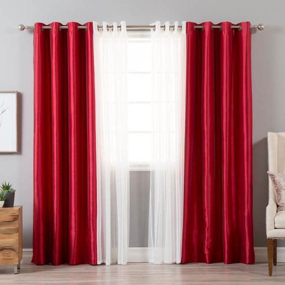 ผ้าม่านสีแดงนำโชคลาภให้คนที่เกิดวันพฤหัส