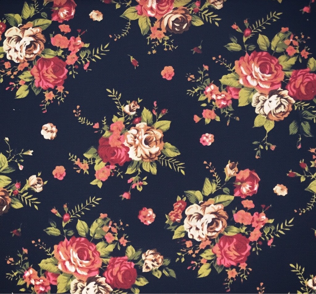 ผ้าลายวินเทจ ใช้สำหรับตัดเย็บตกแต่งบ้าน ตัดทำผ้าม่าน ผ้าหุ้มเบาะ ผ้าปูโต๊ะ ผ้าบุเฟอร์นิเจอร์ต่างๆ เป็นผ้าอเนกประสงค์