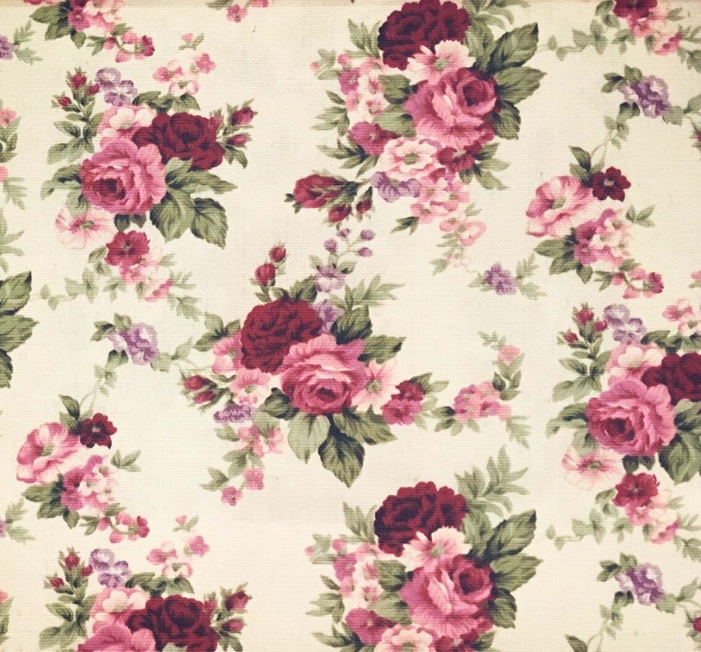 ผ้าลายวินเทจ ใช้สำหรับตัดเย็บตกแต่งบ้าน ตัดทำผ้าม่าน ผ้าหุ้มเบาะ ผ้าปูโต๊ะ ผ้าบุเฟอร์นิเจอร์ต่างๆ เป็นผ้าอเนกประสงค์