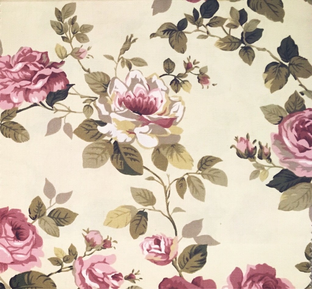 ผ้าลายวินเทจ ใช้สำหรับตัดเย็บตกแต่งบ้าน ตัดทำผ้าม่าน ผ้าหุ้มเบาะ ผ้าปูโต๊ะ ผ้าบุเฟอร์นิเจอร์ต่างๆ เป็นผ้าอเนกประสงค์