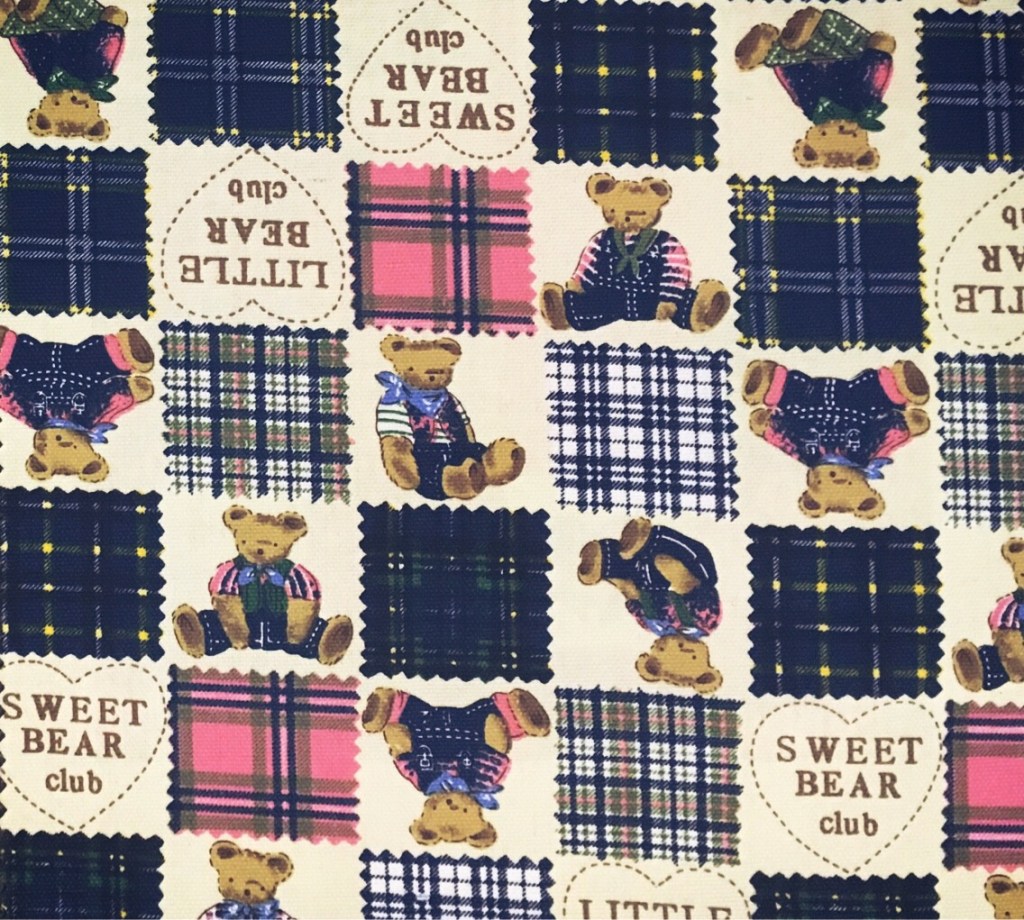 ผ้าลายวินเทจ ใช้สำหรับตัดเย็บตกแต่งบ้าน ตัดทำผ้าม่าน ผ้าหุ้มเบาะ ผ้าปูโต๊ะ ผ้าบุเฟอร์นิเจอร์ต่างๆ เป็นผ้าอเนกประสงค์