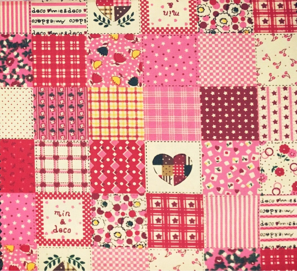 ผ้าลายวินเทจ ใช้สำหรับตัดเย็บตกแต่งบ้าน ตัดทำผ้าม่าน ผ้าหุ้มเบาะ ผ้าปูโต๊ะ ผ้าบุเฟอร์นิเจอร์ต่างๆ เป็นผ้าอเนกประสงค์