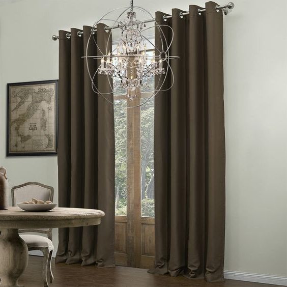 ผ้าม่านโปร่งทำให้ห้องดูซอฟท์ลงทันที เมื่อเทียบกับการติดผ้าม่านชั้นเดียว