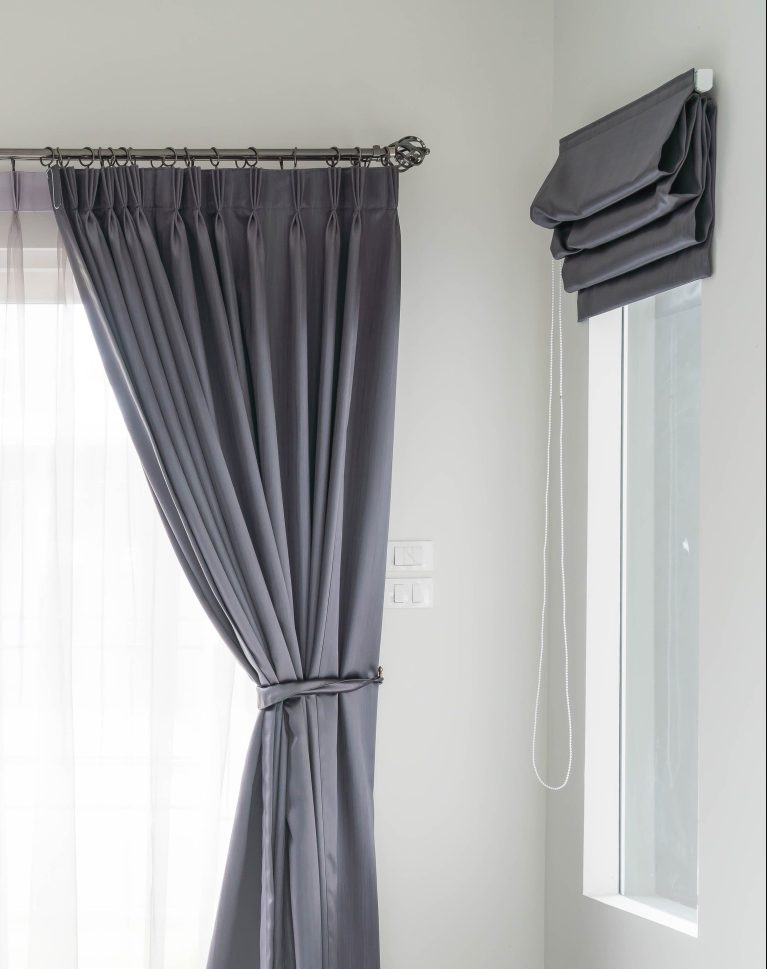 ผ้าม่านพับ เหมาะใช้กับหน้าต่างบานแคบ