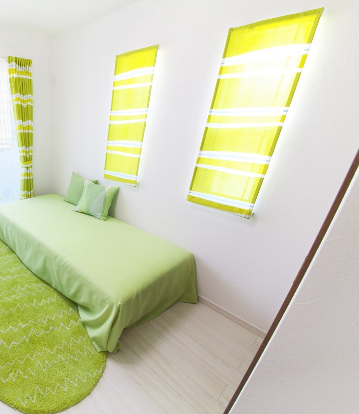 ผ้าม่านพับ เหมาะใช้กับหน้าต่างบานแคบ