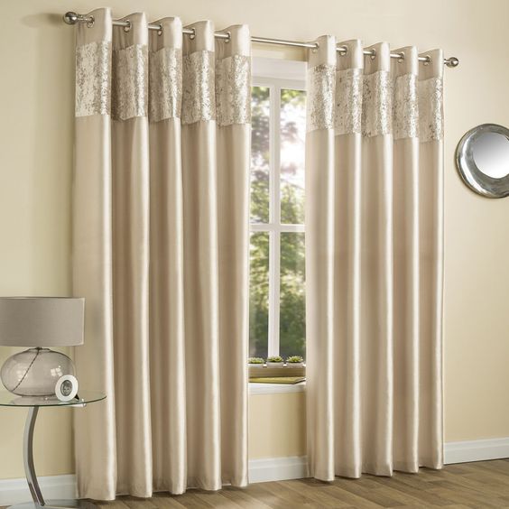 ผ้าม่านสีครีมเงา