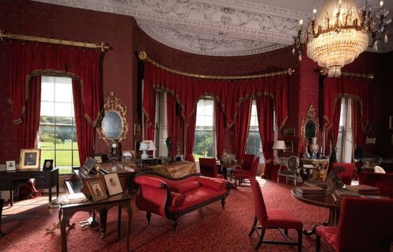 ผ้าม่านสีแดง หรู