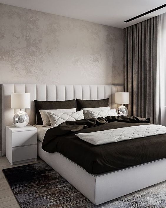 ผ้าม่าน สีเทา ติดตั้งผ้าม่านสูงๆ ทำให้ห้องดูสูงใหญ่