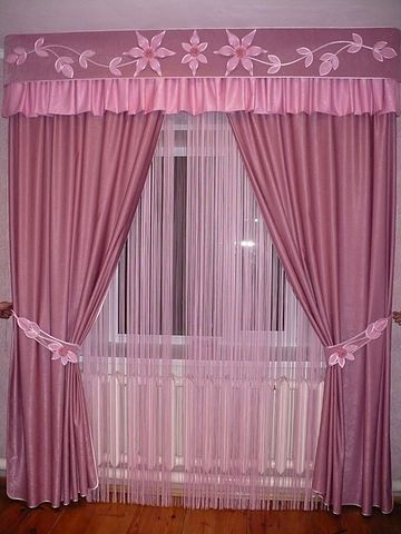 ผ้าม่านสีชมพู สร้างบรรยากาศซอฟท์ๆ น่ารัก หวานแหวว ทำให้ห้องดูนุ่มนวลอ่อนโยน