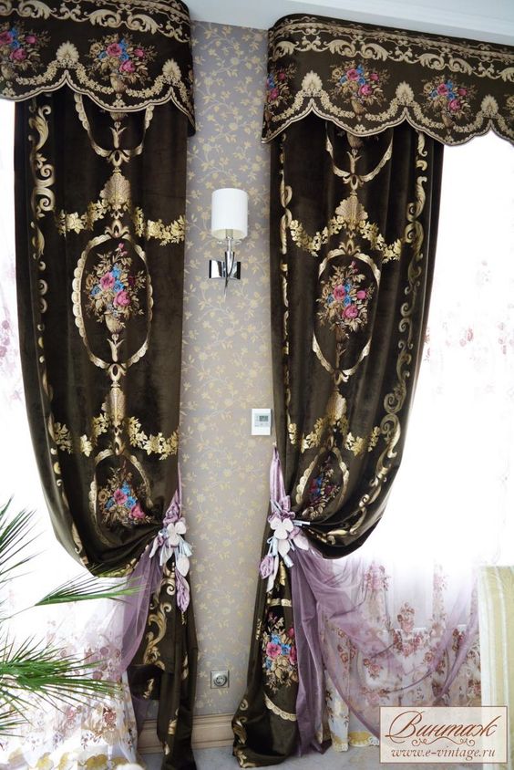 ผ้าม่านสวยๆ ตัดเย็บโดดเด่น ตกแต่งแบบหรูหรา แหวกแนว