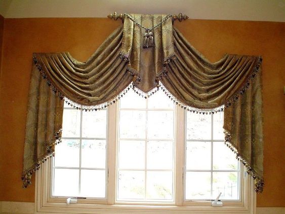 ผ้าม่านสวยๆ ตัดเย็บโดดเด่น ตกแต่งแบบหรูหรา แหวกแนว