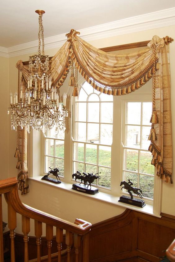 ผ้าม่านสวยๆ ตัดเย็บโดดเด่น ตกแต่งแบบหรูหรา แหวกแนว