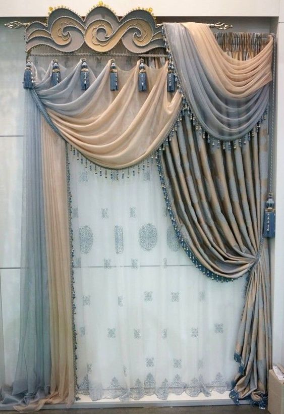 ผ้าม่านสวยๆ ตัดเย็บโดดเด่น ตกแต่งแบบหรูหรา แหวกแนว