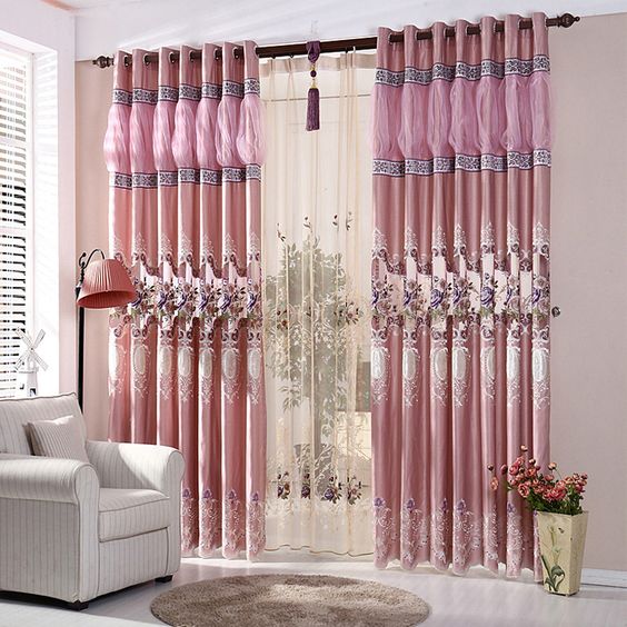 ผ้าม่านสีชมพูมีลูกเล่นสวยๆ