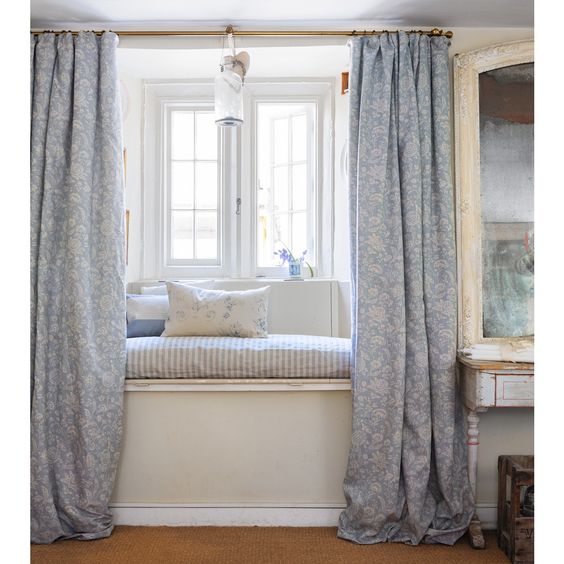 ตกแต่งผ้าม่านสวย สีฟ้า น้ำเงิน สวยงาม เสน่ห์ธรรมชาติ