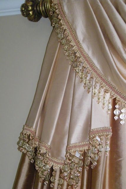 ลูกเล่นประดับผ้าม่าน สีอ่อน