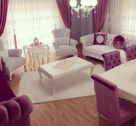 ผ้าม่านสีม่วง เฟอร์นิเจอร์สีขาว