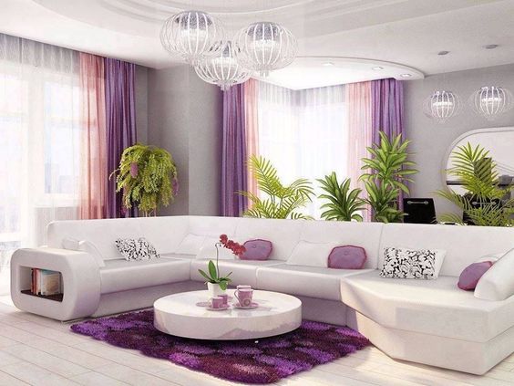 ผ้าม่านสีม่วง โซฟาสีขาว