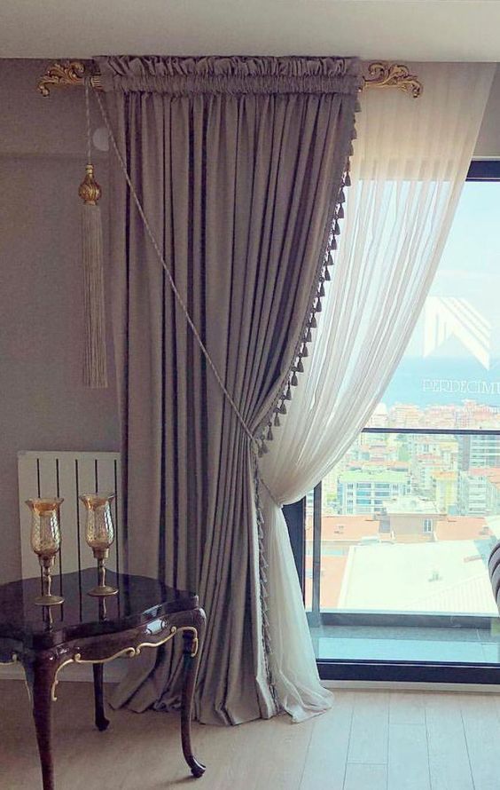 ผ้าม่านสีม่วง รางโชว์