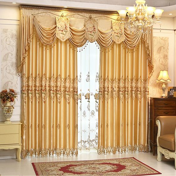 ผ้าม่านสีทอง มีเชิง สวยงาม