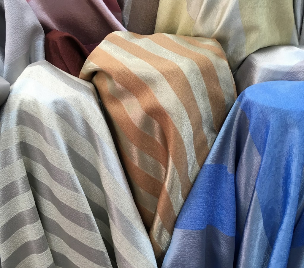 ผ้าม่านกันUV สวยๆ คุณภาพสูง ราคาถูก ร้านผ้าม่าน แฟบริค พลัส อยู่ถนนพาหุรัด