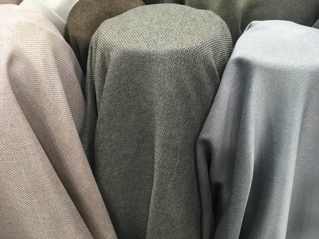 ผ้าม่านกันUV สวยๆ คุณภาพสูง ราคาถูก ร้านผ้าม่าน แฟบริค พลัส อยู่ถนนพาหุรัด