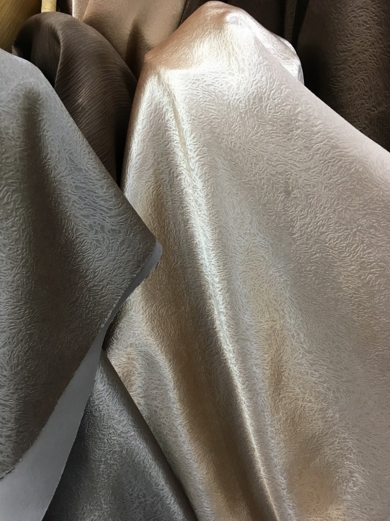 ผ้าม่านกันUV สวยๆ คุณภาพสูง ราคาถูก ร้านผ้าม่าน แฟบริค พลัส อยู่ถนนพาหุรัด