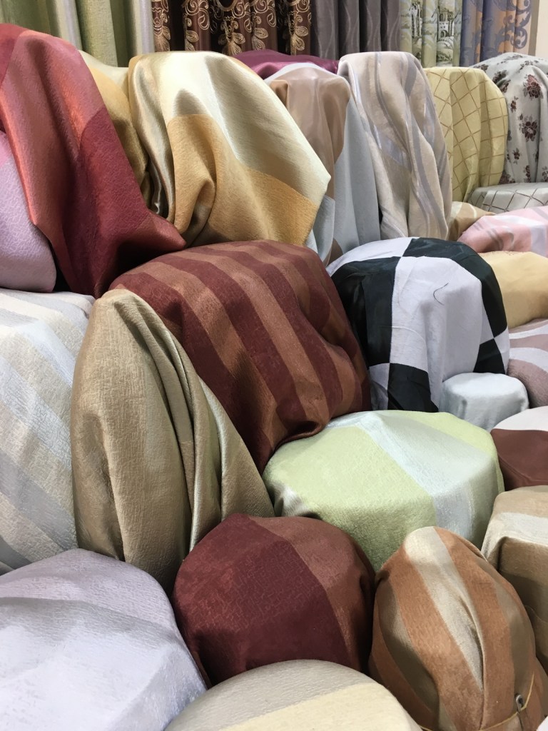 ผ้าม่านกันUV สวยๆ คุณภาพสูง ราคาถูก ร้านผ้าม่าน แฟบริค พลัส อยู่ถนนพาหุรัด