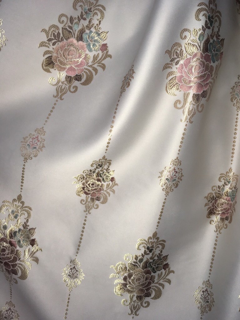 ผ้าม่านสวยๆ ทอแบบลวดลายคล้ายลายปัก เนื้อหนาพิเศษ ร้านผ้าม่าน แฟบริค พลัส แหล่งผ้าทำผ้าม่านประเทศไทย