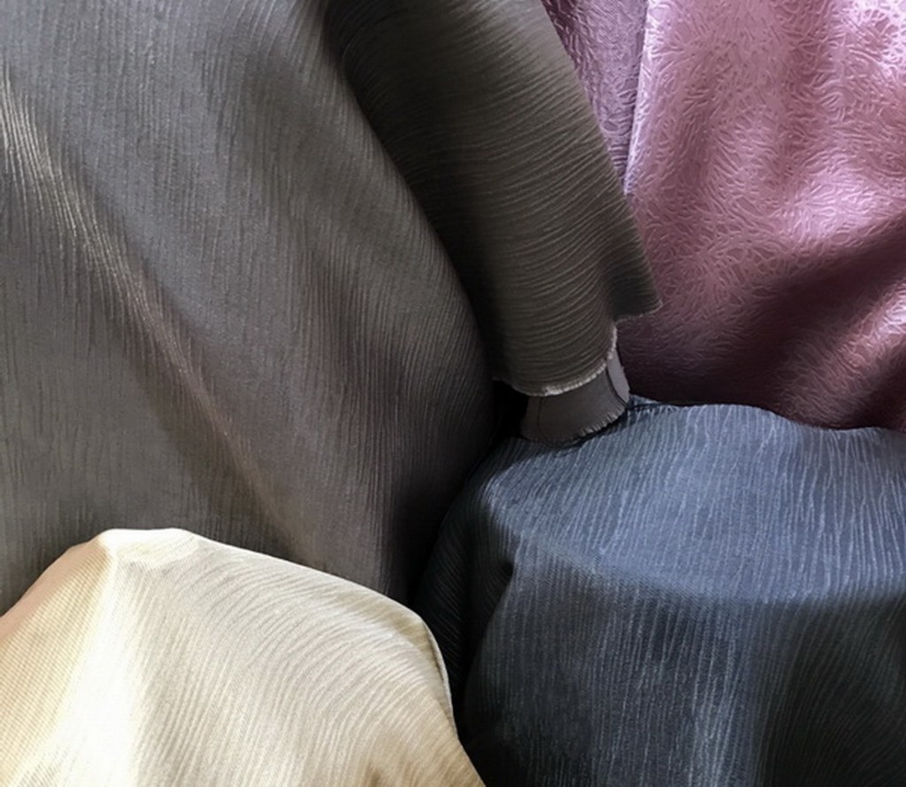 ผ้าม่านกันUV เนื้อเงา ทอละเอียด ร้านผ้าม่านพาหุรัด บริษัท แฟบริค พลัส แหล่งผ้าทำผ้าม่านประเทศไทย