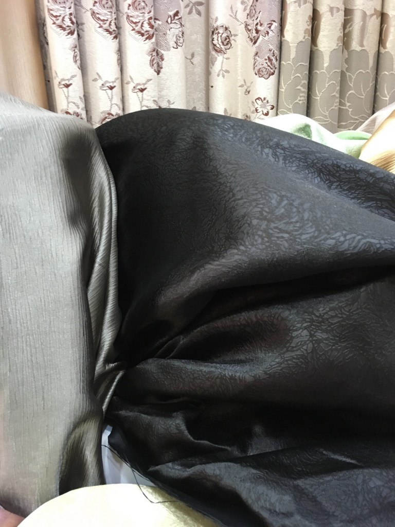 ผ้าม่านกันUV เนื้อเงา ทอละเอียด ร้านผ้าม่านพาหุรัด บริษัท แฟบริค พลัส แหล่งผ้าทำผ้าม่านประเทศไทย