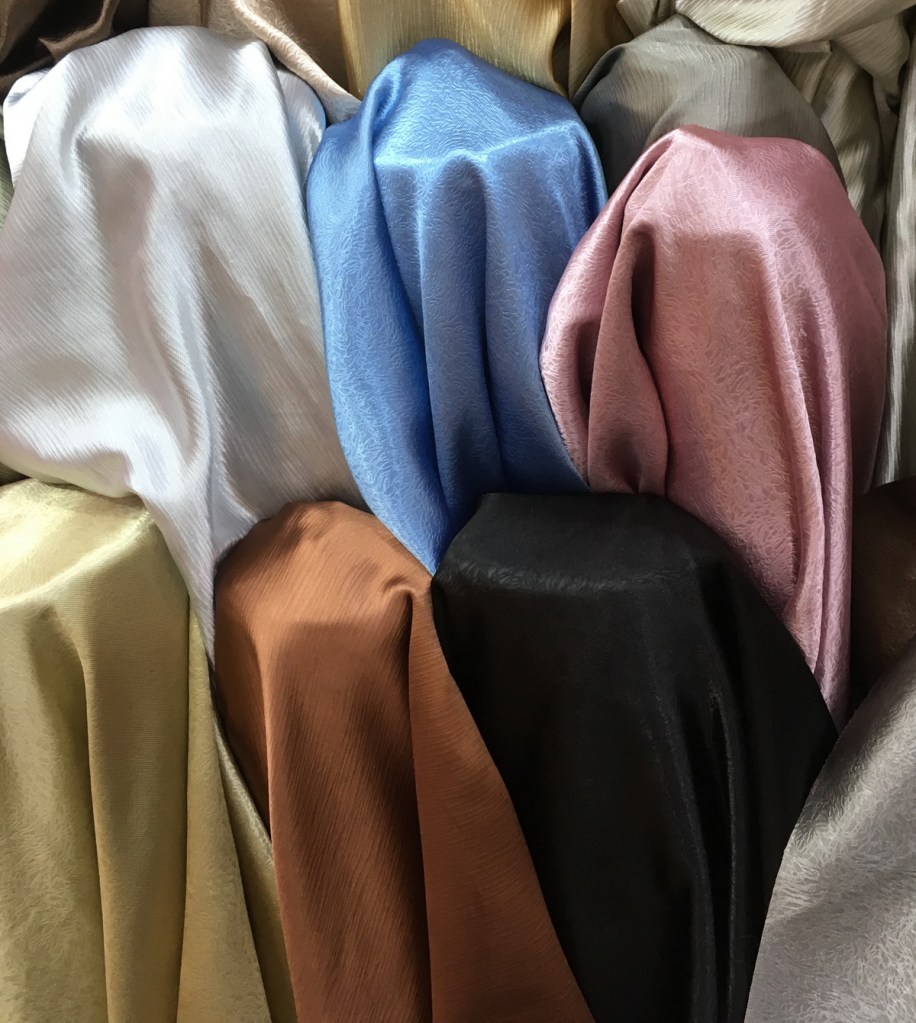 ผ้าม่านกันUV เนื้อเงา ทอละเอียด ร้านผ้าม่านพาหุรัด บริษัท แฟบริค พลัส แหล่งผ้าทำผ้าม่านประเทศไทย