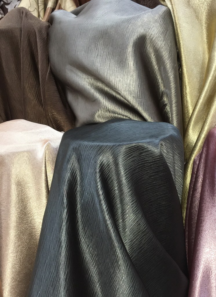 ผ้าม่านกันยูวี เนื้อเงา สวย หรู ทันสมัย ร้านผ้าม่านราคาถูก