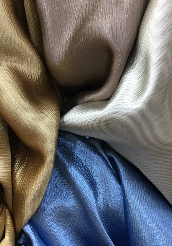 ผ้าม่านสีพื้น เหมาะกับการตกแต่งทุกสไตล์ ดูเรียบหรู ทันสมัย