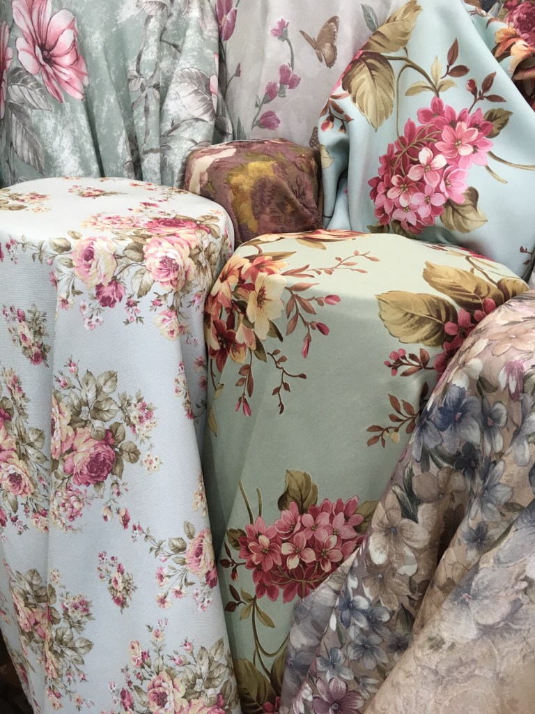 ผ้าม่านกันUV ลายดอกไม้ ร้านผ้าม่านพาหุรัด บริษัท แฟบริค พลัส