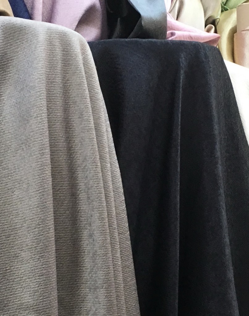 ผ้าม่านกันuv สีดำและสีเทาอ่อน ร้านขายผ้าม่านราคาถูก บริษัทพาหุรัด แฟบริค พลัส