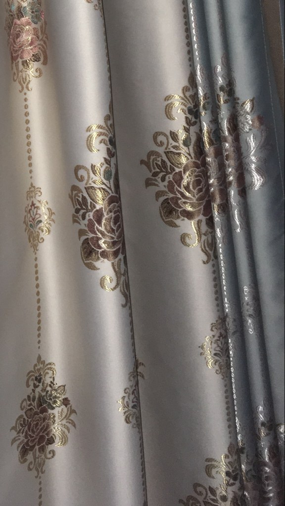 ผ้าม่านสวยๆ ไร้รอยต่อ ใช้ผ้าหน้ากว้าง 2.80 เมตร วางลวดลายตามหน้าผ้า ร้านผ้าม่าน ATM Decor บริษัท แฟบริค พลัส พาหุรัด
