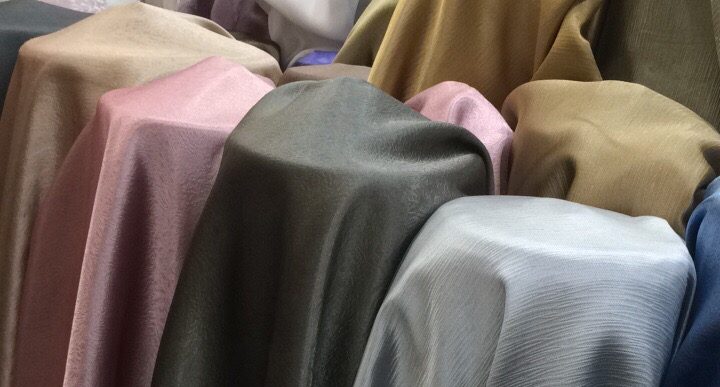 ผ้าม่านสีพื้น เหมาะกับการตกแต่งทุกสไตล์ ดูเรียบหรู ทันสมัย