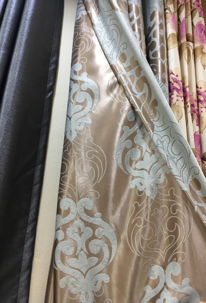 ผ้าม่านตาไก่ สวยสองหน้า ผ้าม่านกันuv ร้านผ้าม่านพาหุรัด