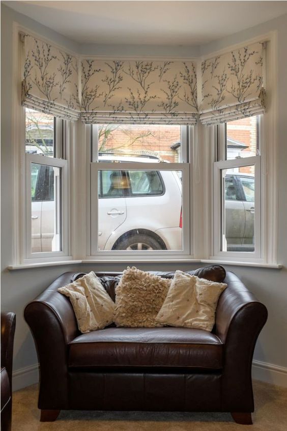 ผ้าม่านพับ เหมาะกับหน้าต่างขนาดเล็ก ดูสวยงามแบบเรียบง่าย มีเสน่ห์ลงตัว