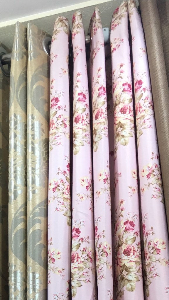 ผ้าม่านไร้รอยต่อ มีลวดลายต่อเนื่องตลอดผืน การจัดลอนจะง่ายเพราะสามารถจัดตามดีไซน์ผ้า