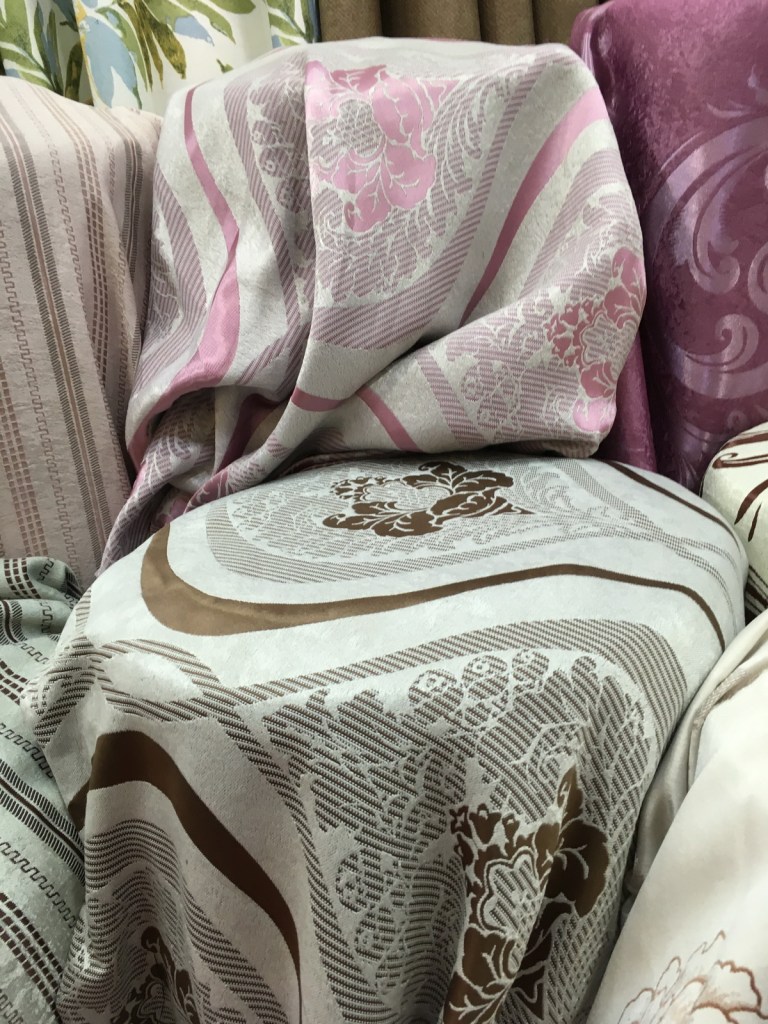 ผ้าม่านลายหลุยส์ สวยงาม Aristocrat เลิศหรู กับการตกแต่งสไตล์ Classic Victoria