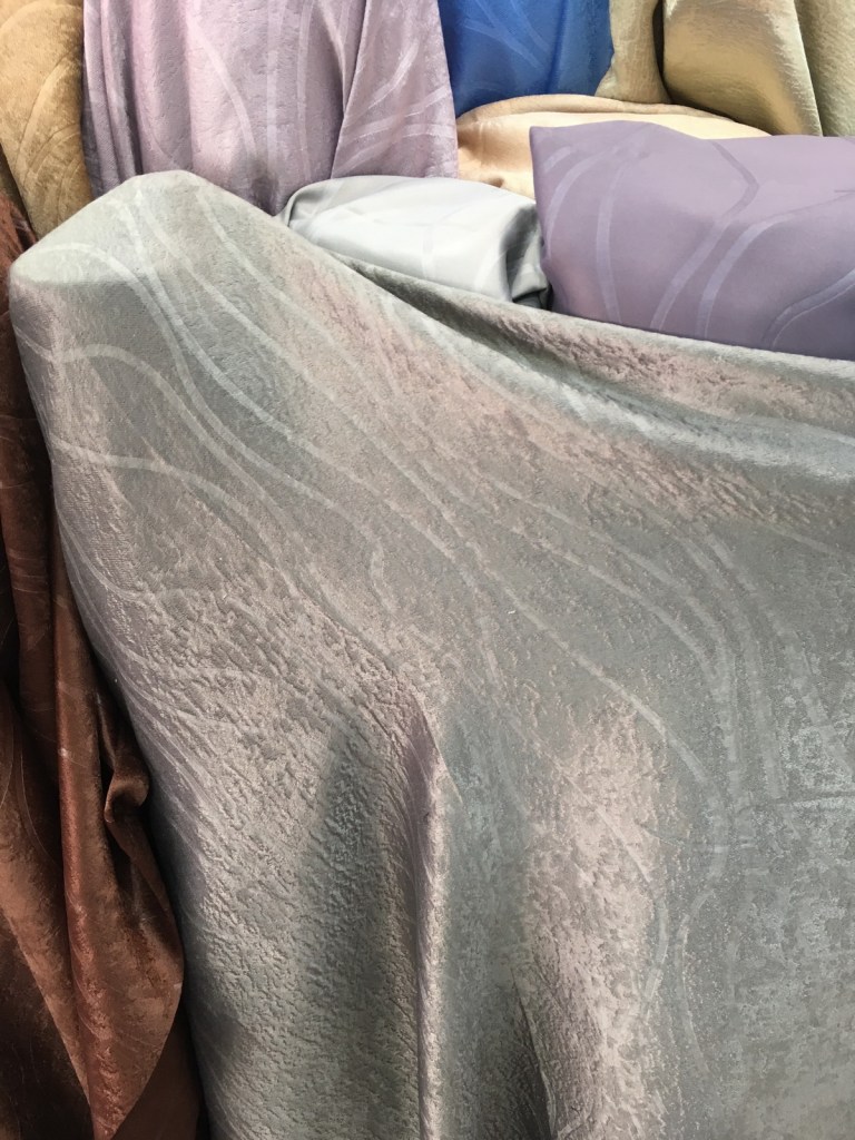 ผ้าเย็บผ้าม่านกันUV เนื้อขนสั้นเกรียน เนื้อพรีเมี่ยม ร้านผ้าม่าน แฟบริค พลัส พาหุรัด