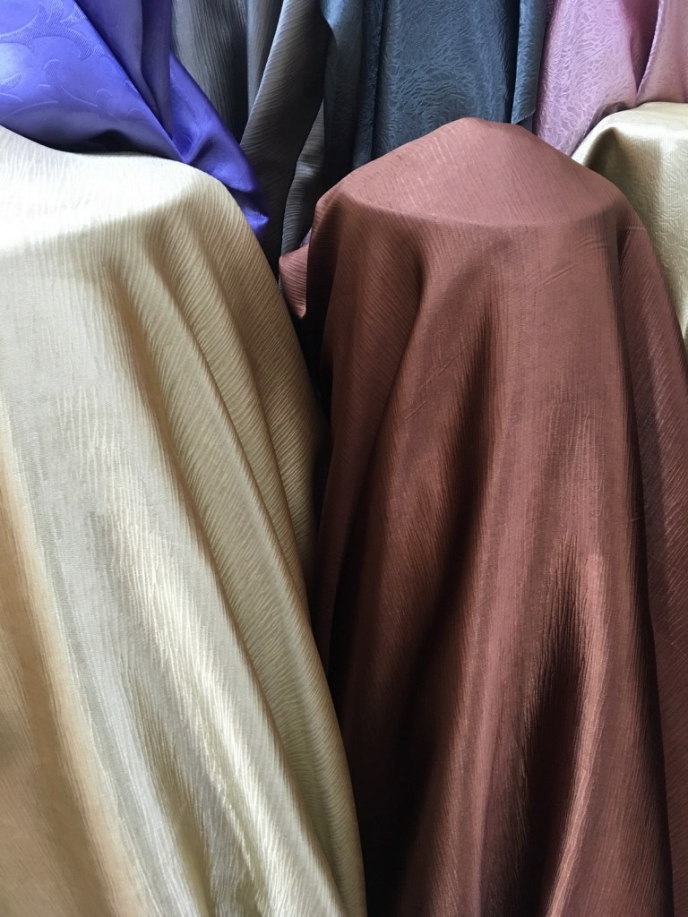 ผ้าทำผ้าม่านกันUV เนื้อเงา สวย หรู ทันสมัย