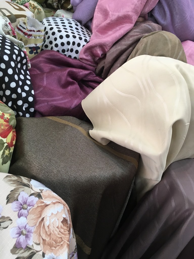 ผ้าทำผ้าม่านสวยๆ ร้านผ้าม่าน แฟบริค พลัส ขายผ้าม่านราคาส่ง