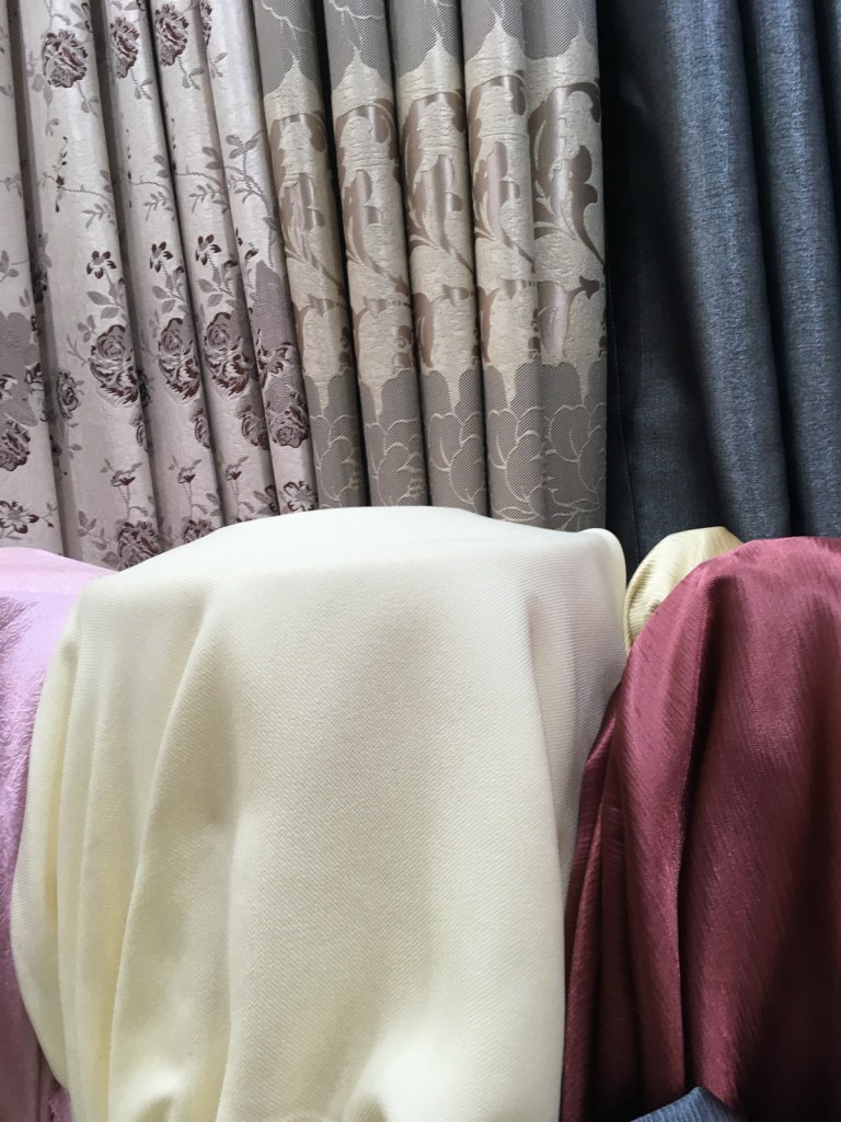 ซื้อผ้าม่านยกม้วน ที่ บริษัท แฟบริค พลัส คลังผ้าม่านที่มีจำนวนผ้าให้เลือกมากที่สุดแห่งหนึ่งในประเทศ