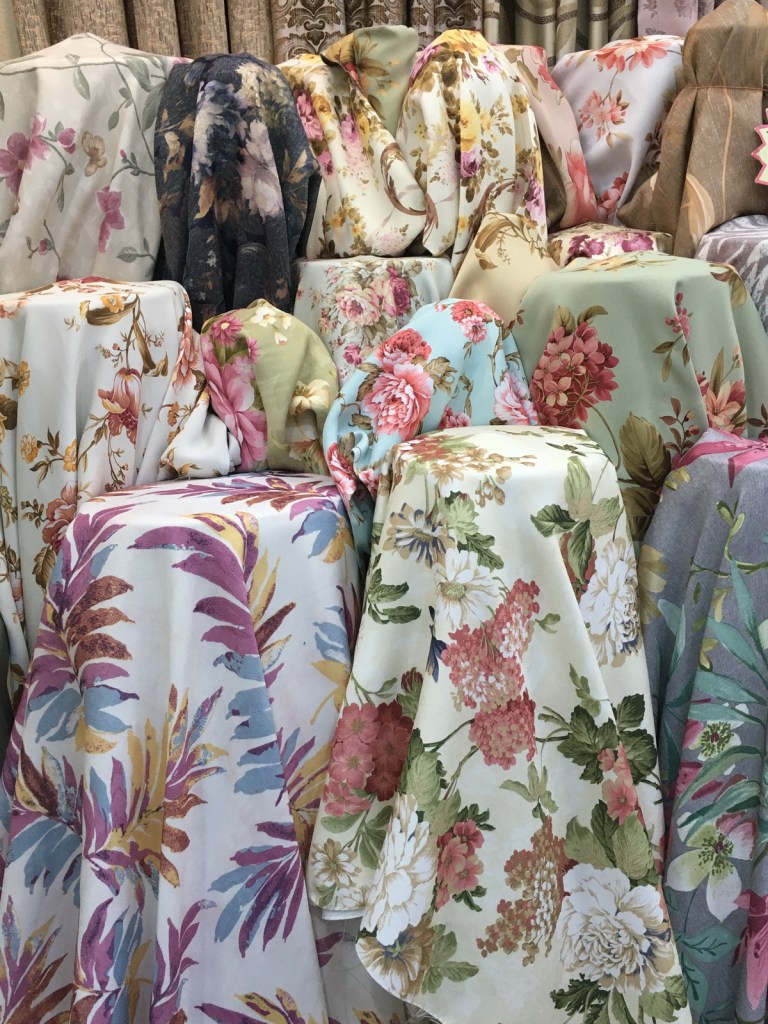 ผ้าม่านกันแสง ลายสวยๆ ที่ร้านผ้าม่าน แฟบริค พลัส พาหุรัด