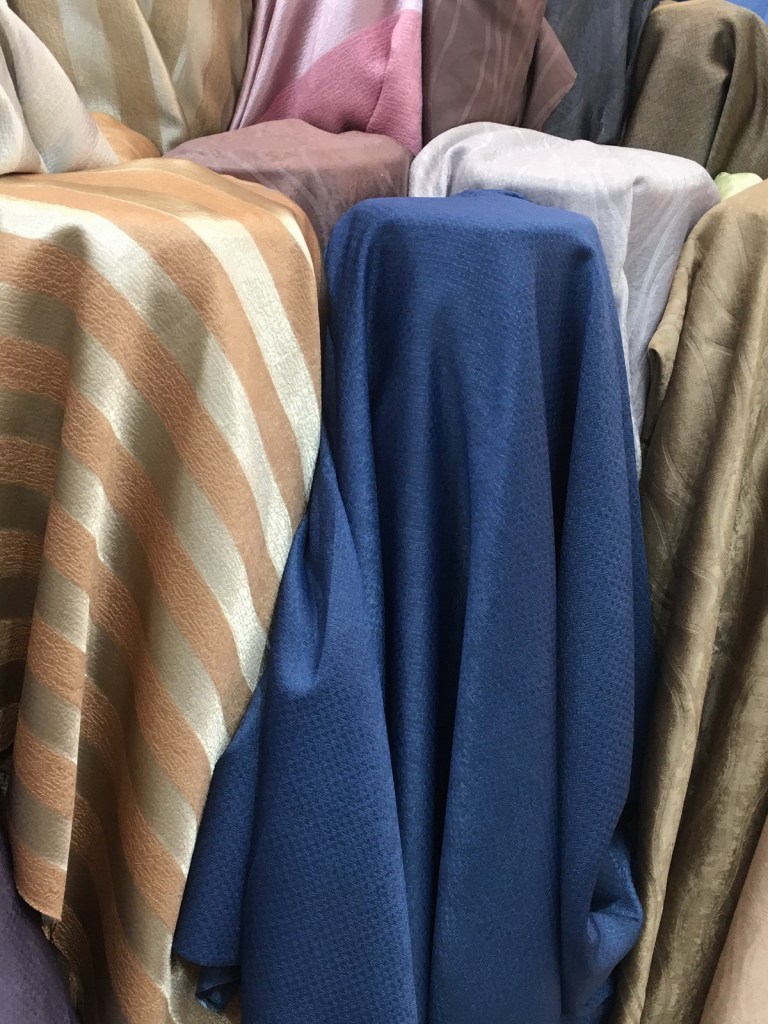 ซื้อผ้าม่านยกม้วน ที่ บริษัท แฟบริค พลัส คลังผ้าม่านที่มีจำนวนผ้าให้เลือกมากที่สุดแห่งหนึ่งในประเทศ